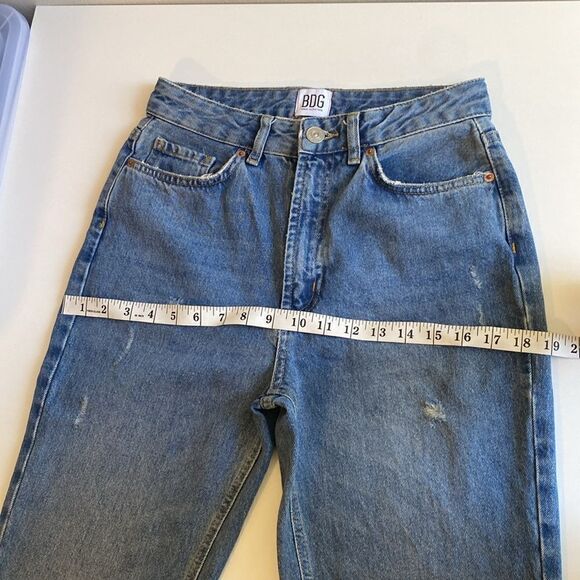 Urban Outfitters BDG Mid-Wash Blue High Rise Mom Jeans Size 26 - Picture 10 of 12